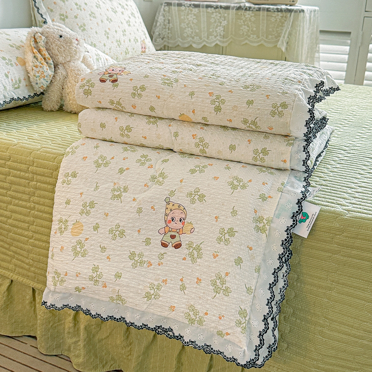 91家纺网 家纺一手货源 找家纺 富米莱（原臻工厂） 2026春夏新款云感泡芙棉复古法式花边床盖床裙被套夏凉被四件套一小红书推荐 复古花边-幸运草语