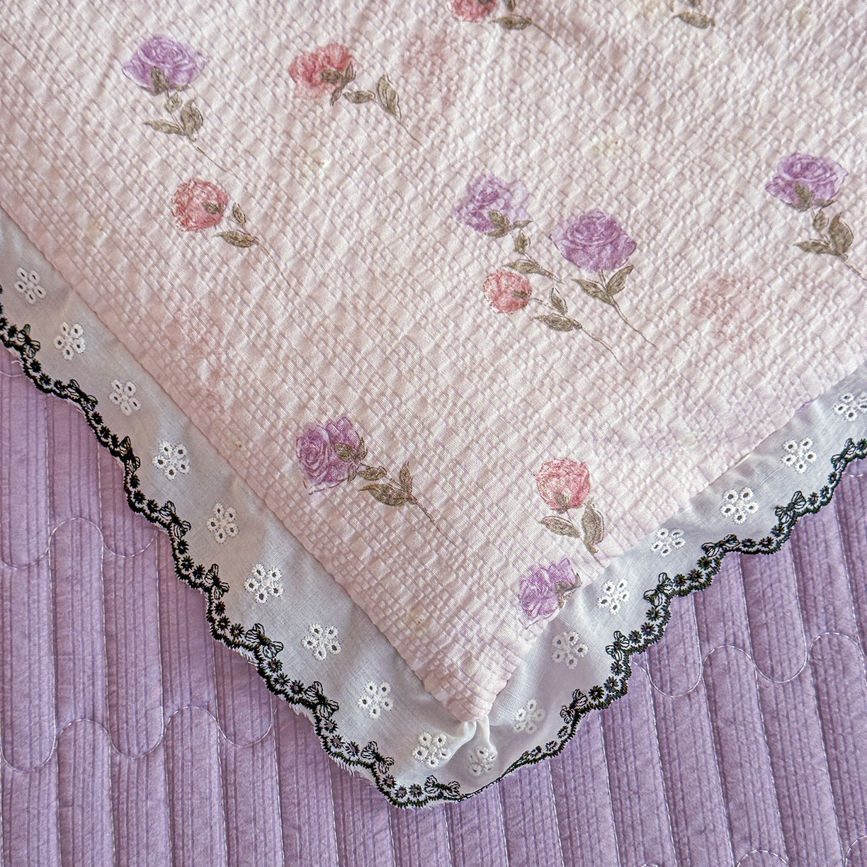 91家纺网 家纺一手货源 找家纺 富米莱（原臻工厂） 2026春夏新款云感泡芙棉复古法式花边床盖床裙被套夏凉被四件套一小红书推荐 复古花边-紫玫瑰