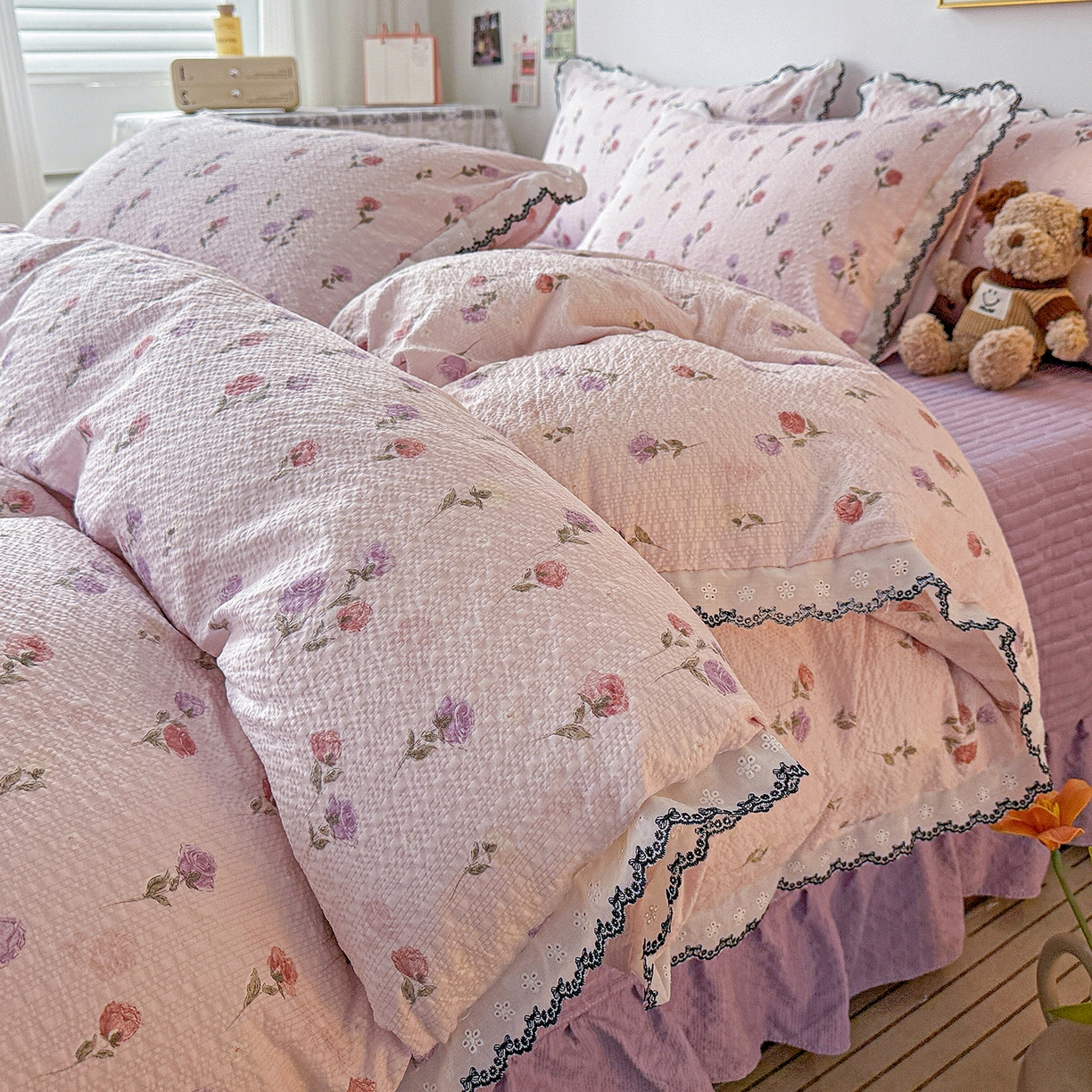 91家纺网 家纺一手货源 找家纺 富米莱（原臻工厂） 2026春夏新款云感泡芙棉复古法式花边床盖床裙被套夏凉被四件套一小红书推荐 复古花边-紫玫瑰