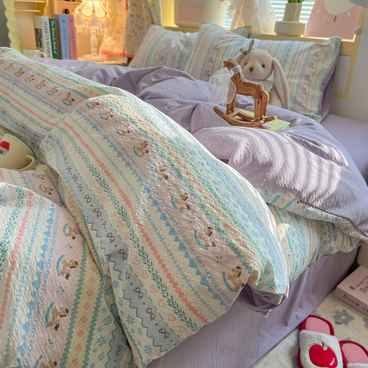 91家纺网 家纺一手货源 找家纺 韩巢家纺 2026新款泡芙纱四件套 甜心木马卷