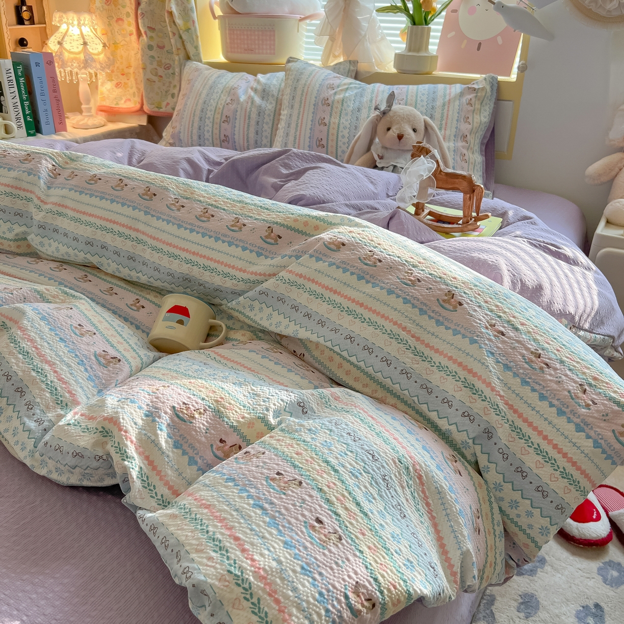 91家纺网 家纺一手货源 找家纺 韩巢家纺 2026新款泡芙纱四件套 甜心木马卷