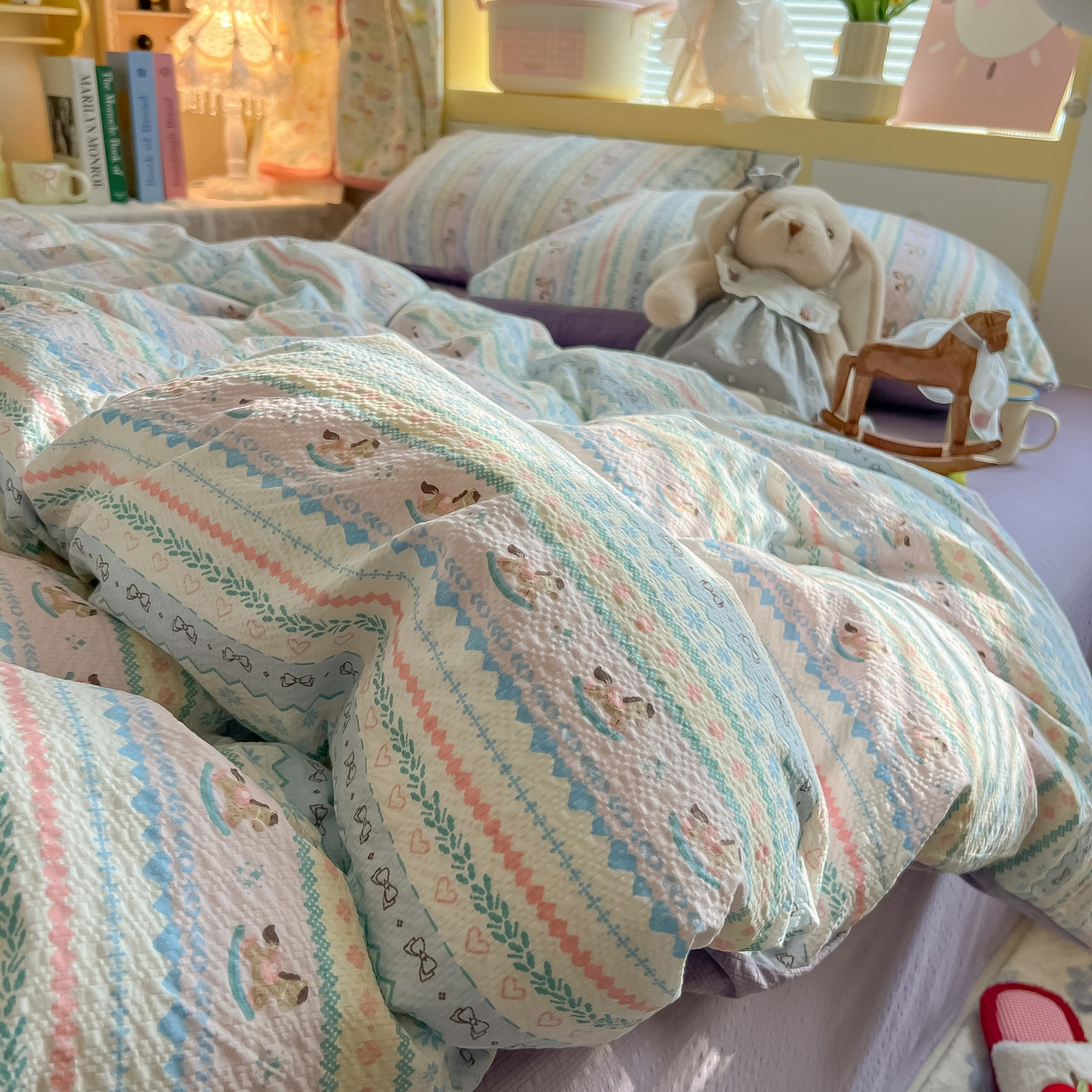 91家纺网 家纺一手货源 找家纺 韩巢家纺 2026新款泡芙纱四件套 甜心木马卷