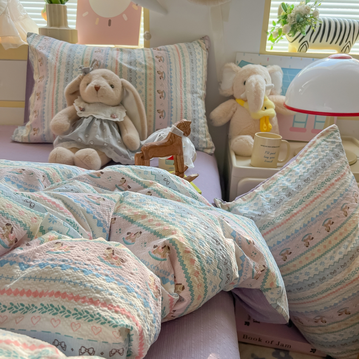 91家纺网 家纺一手货源 找家纺 韩巢家纺 2026新款泡芙纱四件套 甜心木马卷