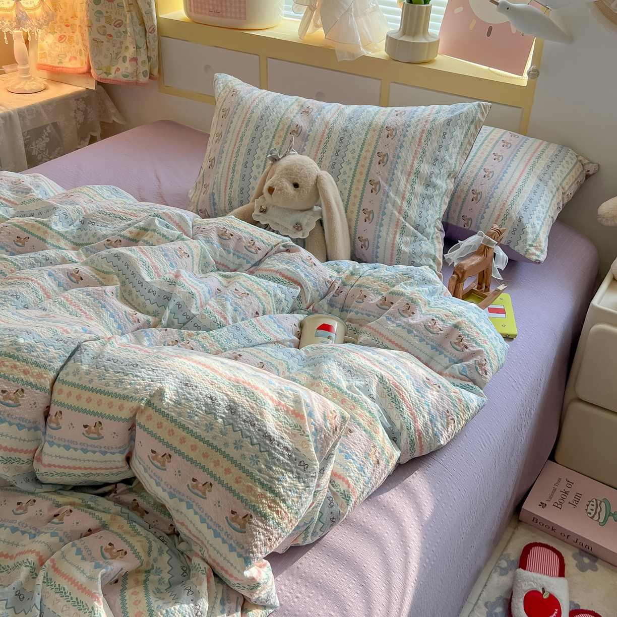 91家纺网 家纺一手货源 找家纺 韩巢家纺 2026新款泡芙纱四件套 甜心木马卷