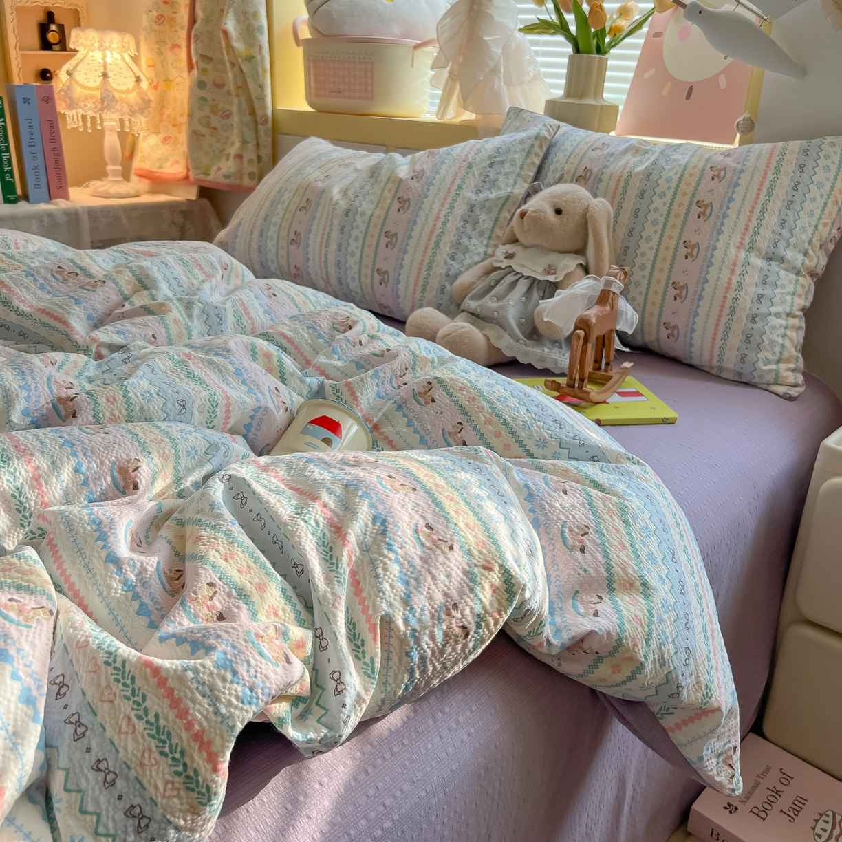 91家纺网 家纺一手货源 找家纺 韩巢家纺 2026新款泡芙纱四件套 甜心木马卷