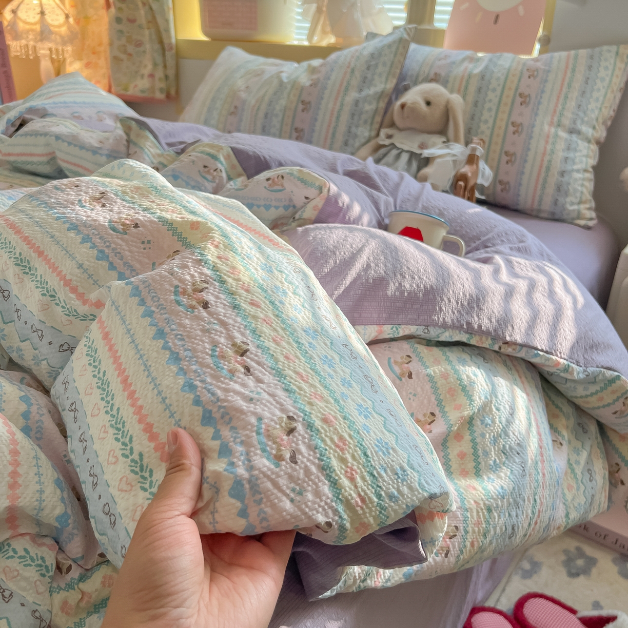 91家纺网 家纺一手货源 找家纺 韩巢家纺 2026新款泡芙纱四件套 甜心木马卷