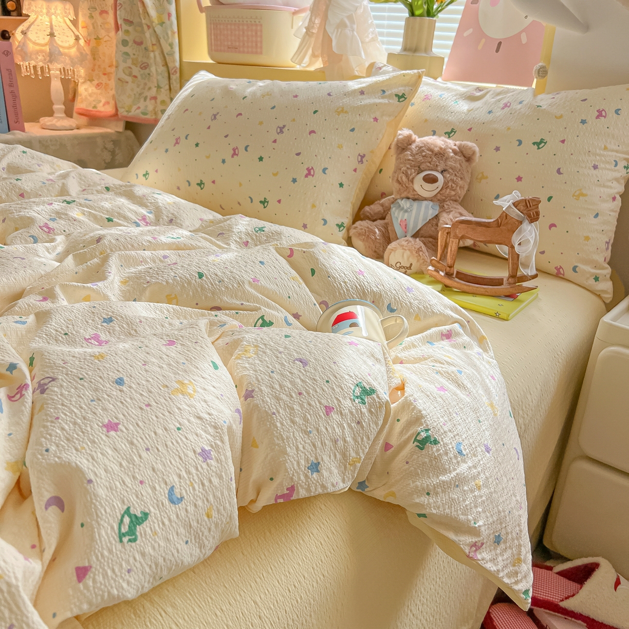 91家纺网 家纺一手货源 找家纺 韩巢家纺 2026新款泡芙纱四件套 摇摇木马