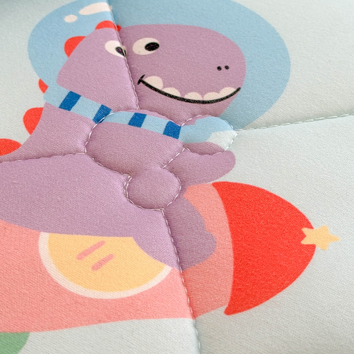 91家纺网 家纺一手货源 找家纺 嗨生活 2026新款儿童硅胶记忆海绵床垫 快乐恐龙