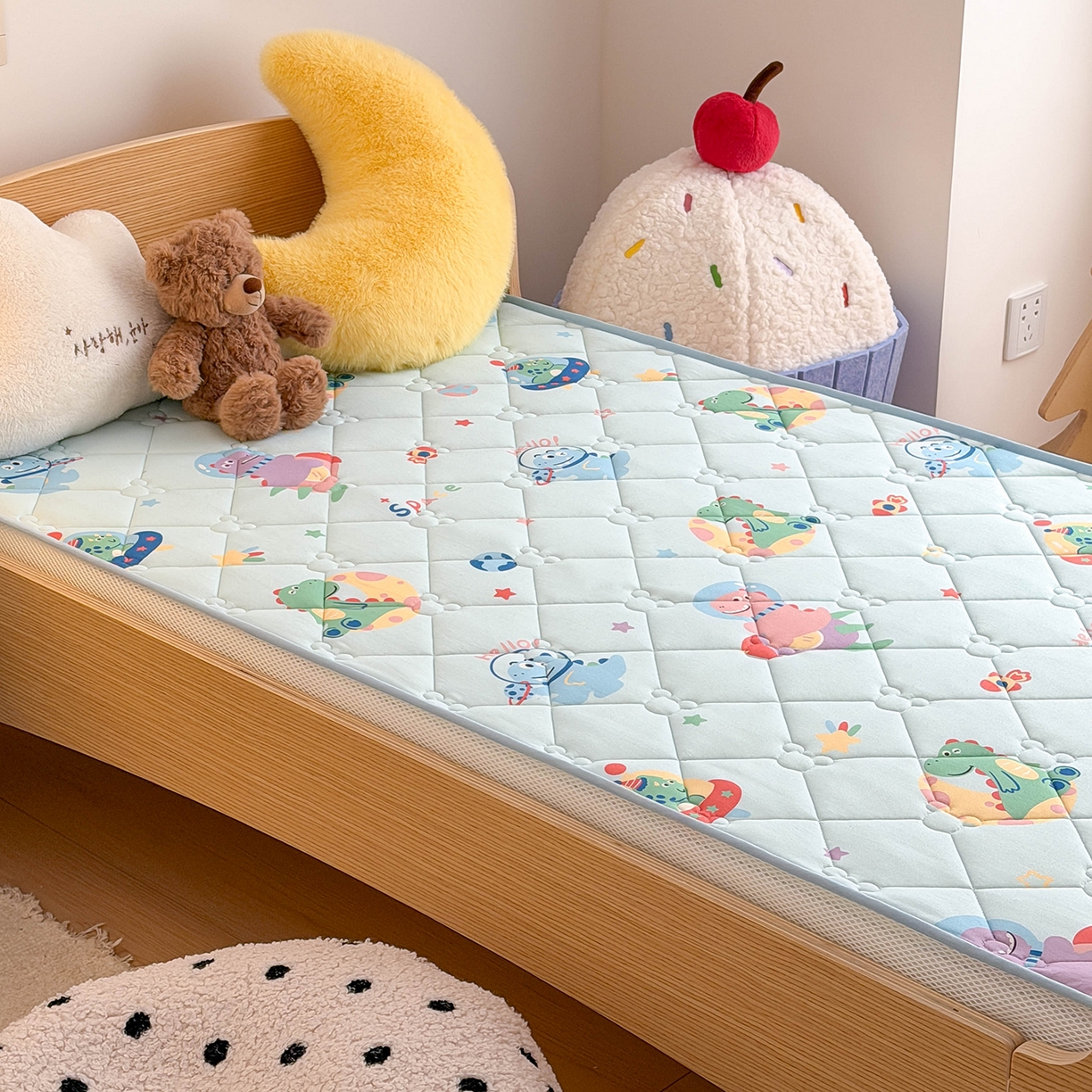 91家纺网 家纺一手货源 找家纺 嗨生活 2026新款儿童硅胶记忆海绵床垫 快乐恐龙