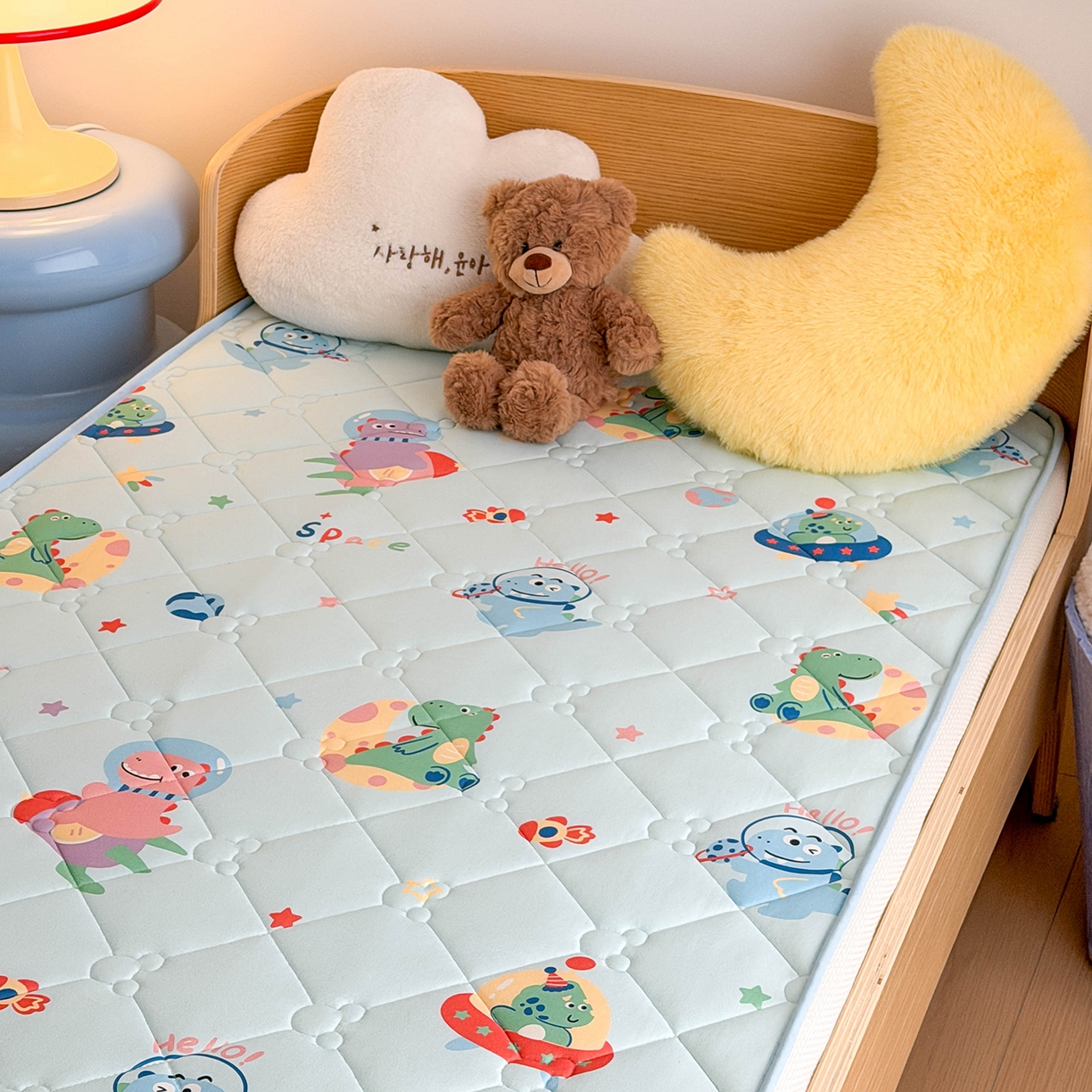 91家纺网 家纺一手货源 找家纺 嗨生活 2026新款儿童硅胶记忆海绵床垫 快乐恐龙