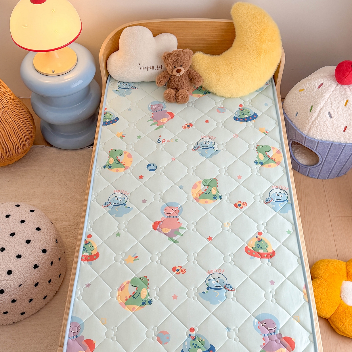 91家纺网 家纺一手货源 找家纺 嗨生活 2026新款儿童硅胶记忆海绵床垫 快乐恐龙