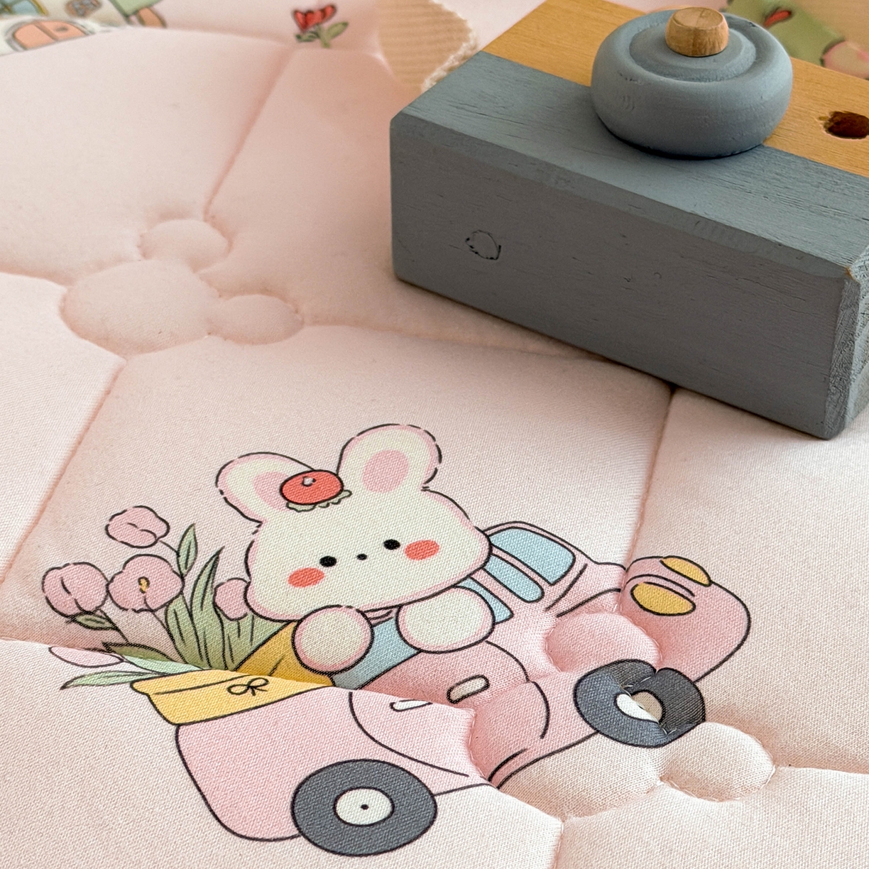 91家纺网 家纺一手货源 找家纺 嗨生活 2026新款儿童硅胶记忆海绵床垫 梦幻兔