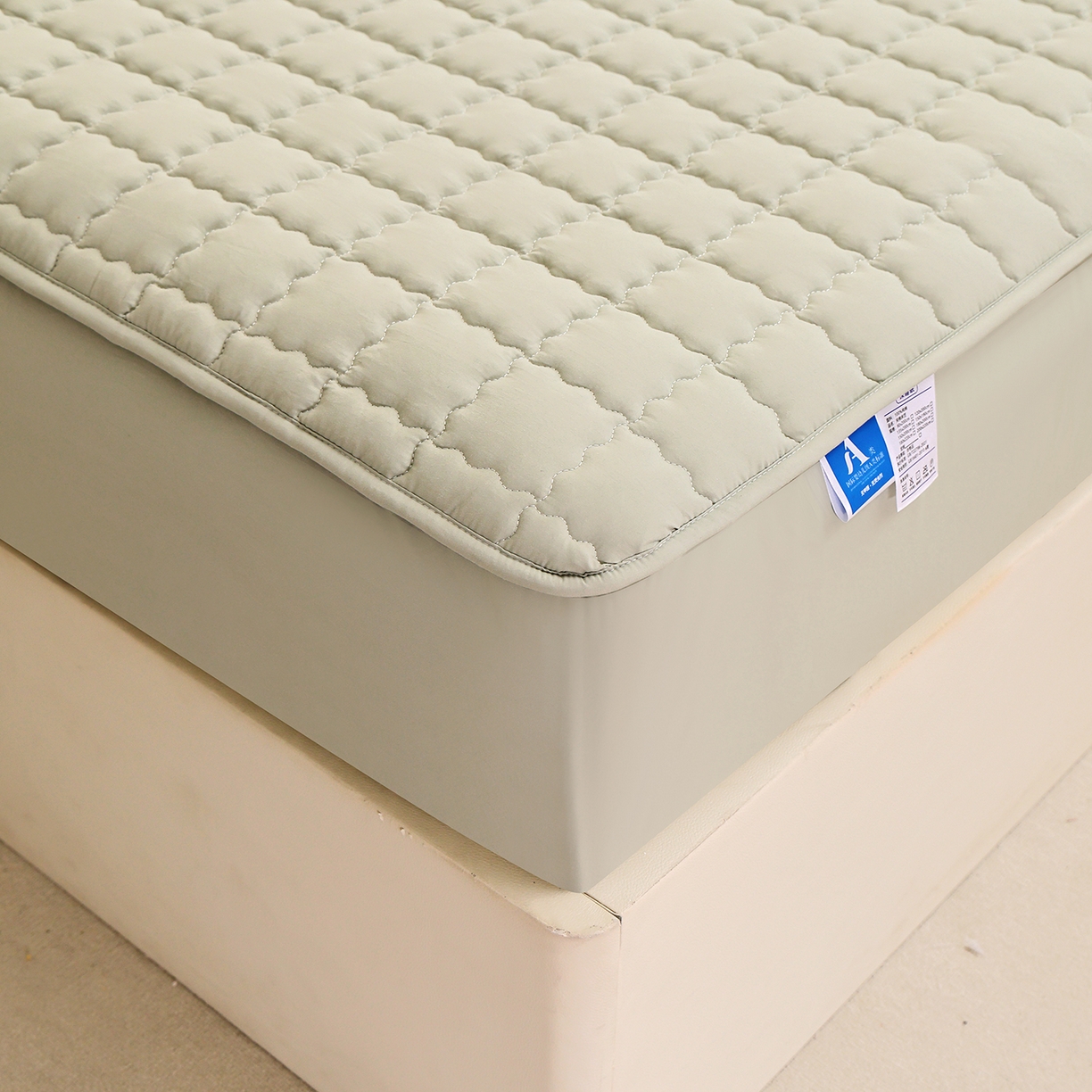 91家纺网 家纺一手货源 找家纺 彩亿家纺 2026新款A类古法水洗仿棉夹棉床笠三件套床垫保护套四季通用床罩-波浪格 波浪格-苹果绿