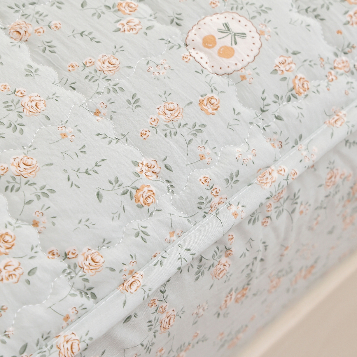 91家纺网 家纺一手货源 找家纺 彩亿家纺 2026新款A类古法水洗仿棉夹棉床笠三件套床垫保护套四季通用床罩-波浪格 波浪格-绿野