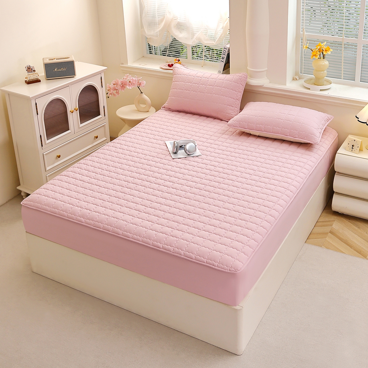 91家纺网 家纺一手货源 找家纺 彩亿家纺 2026新款A类古法水洗仿棉夹棉床笠三件套床垫保护套四季通用床罩-波浪格 波浪格-樱花粉