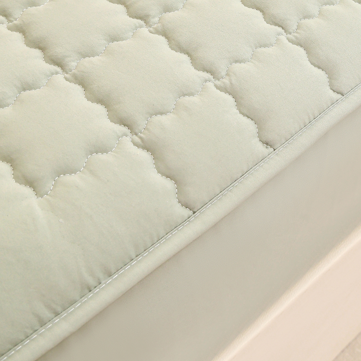 91家纺网 家纺一手货源 找家纺 彩亿家纺 2026新款A类古法水洗仿棉夹棉床笠三件套床垫保护套四季通用床罩-波浪格 波浪格-苹果绿