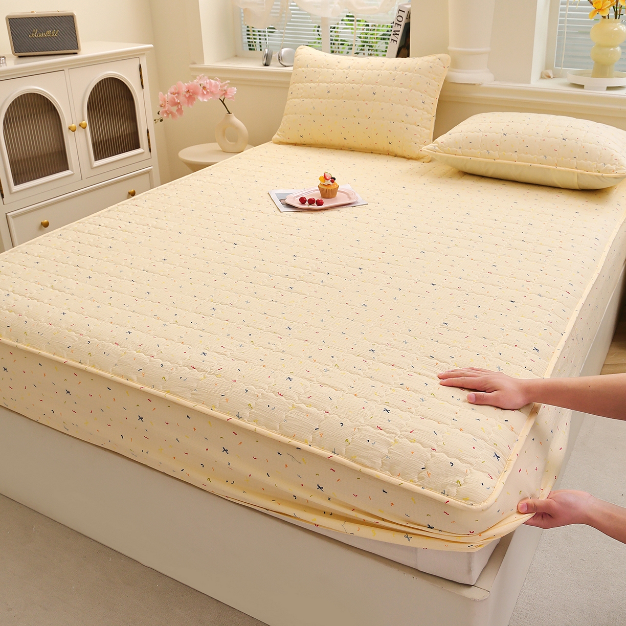 91家纺网 家纺一手货源 找家纺 彩亿家纺 2026新款A类古法水洗仿棉夹棉床笠三件套床垫保护套四季通用床罩-波浪格 波浪格-星星点点