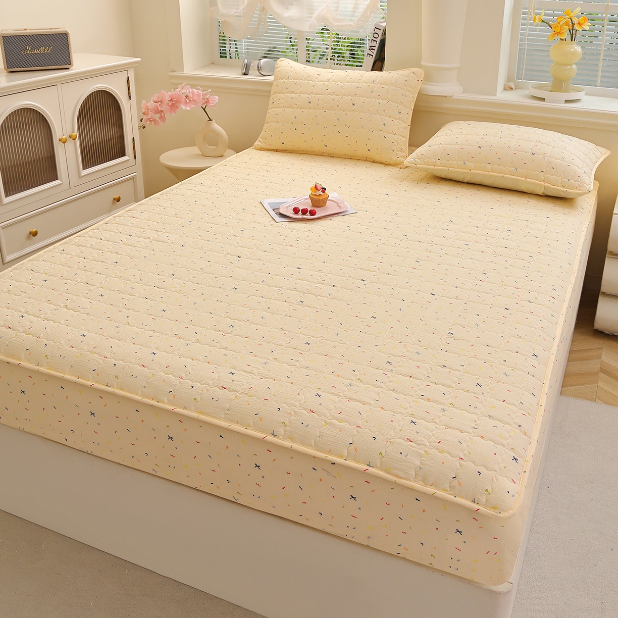 91家纺网 家纺一手货源 找家纺 彩亿家纺 2026新款A类古法水洗仿棉夹棉床笠三件套床垫保护套四季通用床罩-波浪格 波浪格-星星点点