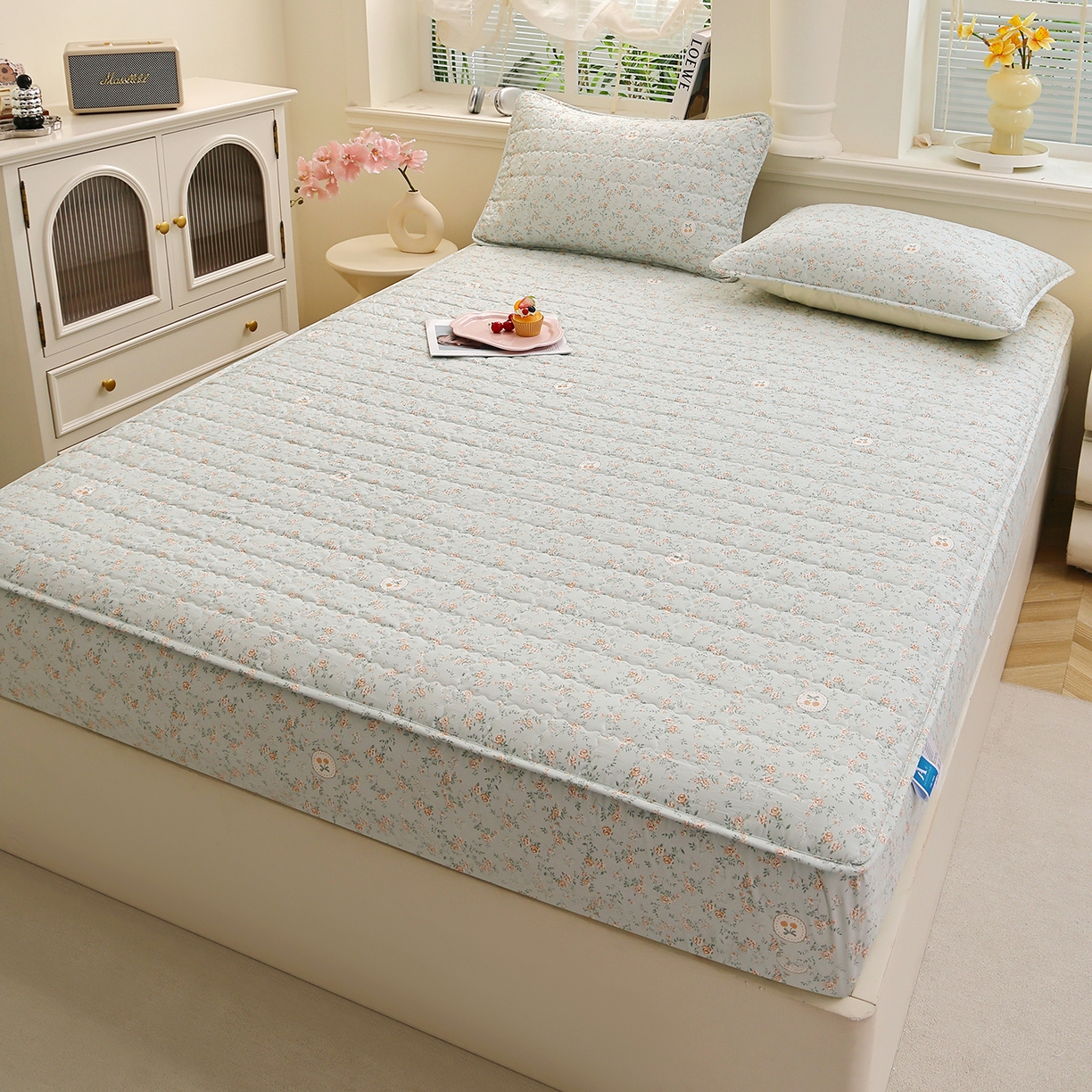 91家纺网 家纺一手货源 找家纺 彩亿家纺 2026新款A类古法水洗仿棉夹棉床笠三件套床垫保护套四季通用床罩-波浪格 波浪格-绿野