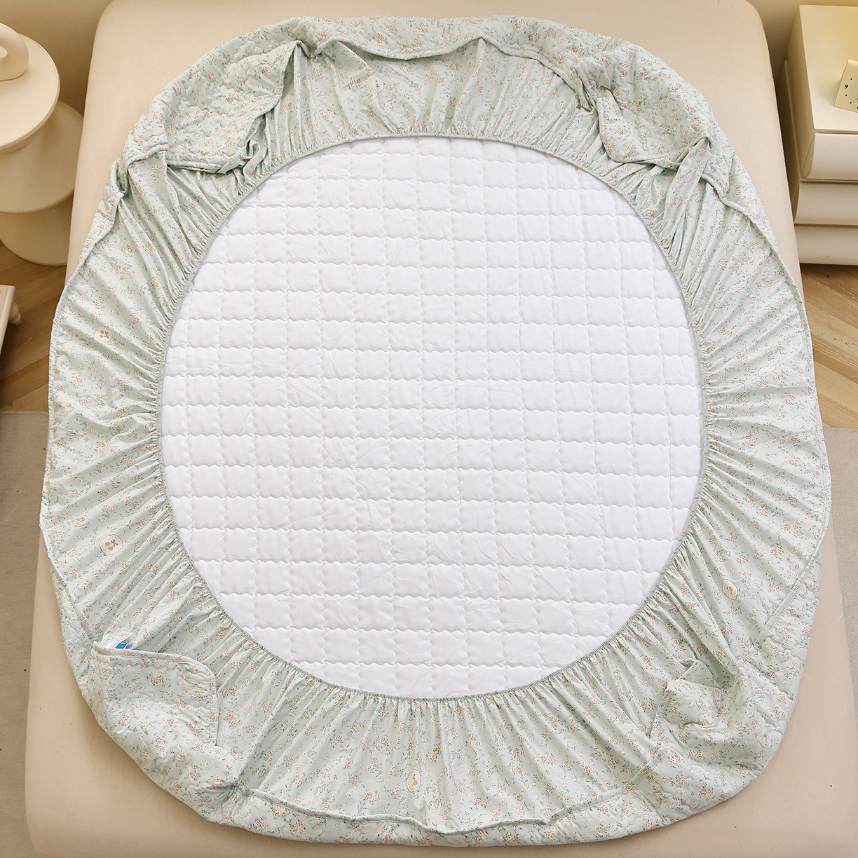 91家纺网 家纺一手货源 找家纺 彩亿家纺 2026新款A类古法水洗仿棉夹棉床笠三件套床垫保护套四季通用床罩-波浪格 波浪格-绿野