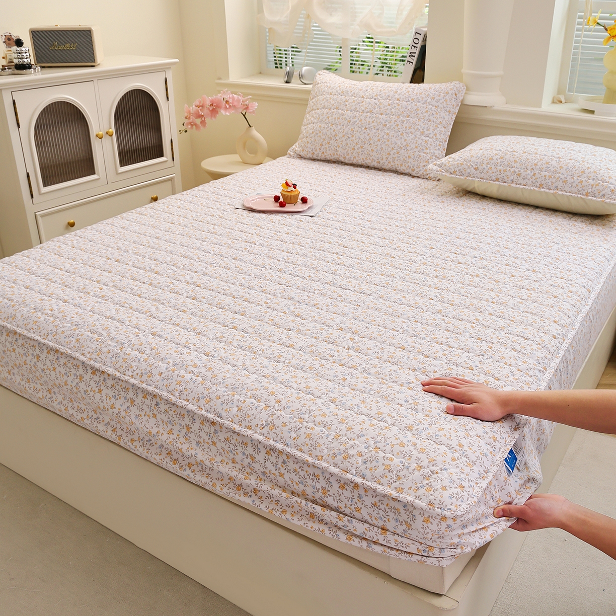 91家纺网 家纺一手货源 找家纺 彩亿家纺 2026新款A类古法水洗仿棉夹棉床笠三件套床垫保护套四季通用床罩-波浪格 波浪格-花梦棕