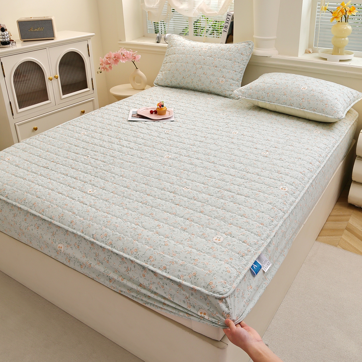 91家纺网 家纺一手货源 找家纺 彩亿家纺 2026新款A类古法水洗仿棉夹棉床笠三件套床垫保护套四季通用床罩-波浪格 波浪格-绿野