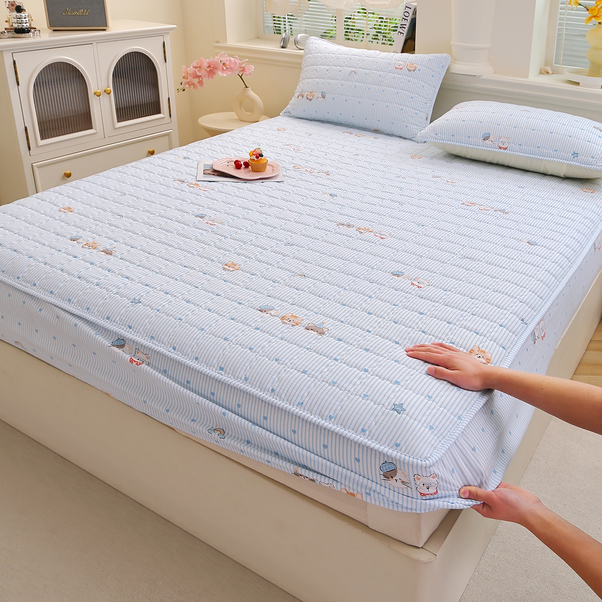 91家纺网 家纺一手货源 找家纺 彩亿家纺 2026新款A类古法水洗仿棉夹棉床笠三件套床垫保护套四季通用床罩-波浪格 波浪格-猫猫乐园