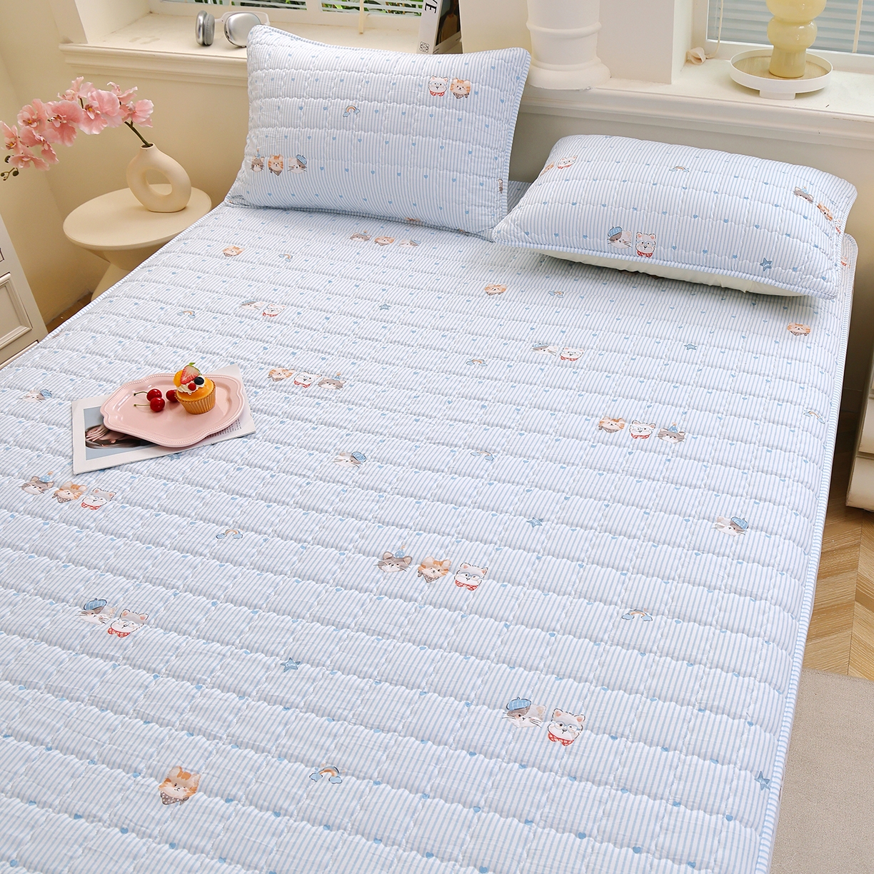 91家纺网 家纺一手货源 找家纺 彩亿家纺 2026新款A类古法水洗仿棉夹棉床笠三件套床垫保护套四季通用床罩-波浪格 波浪格-猫猫乐园