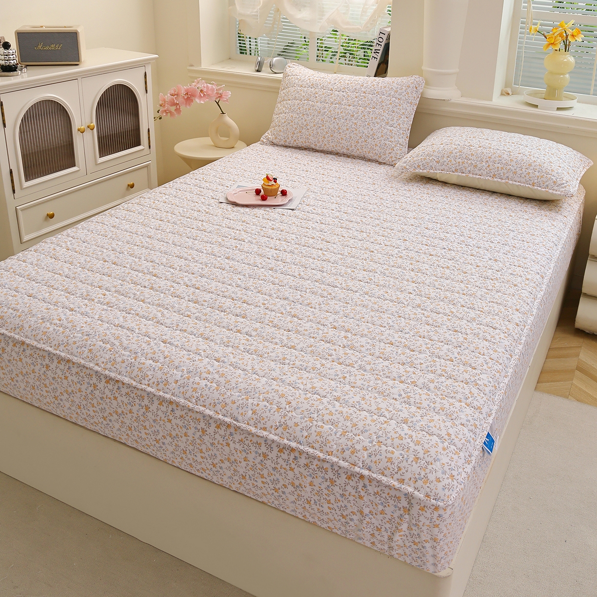 91家纺网 家纺一手货源 找家纺 彩亿家纺 2026新款A类古法水洗仿棉夹棉床笠三件套床垫保护套四季通用床罩-波浪格 波浪格-花梦棕