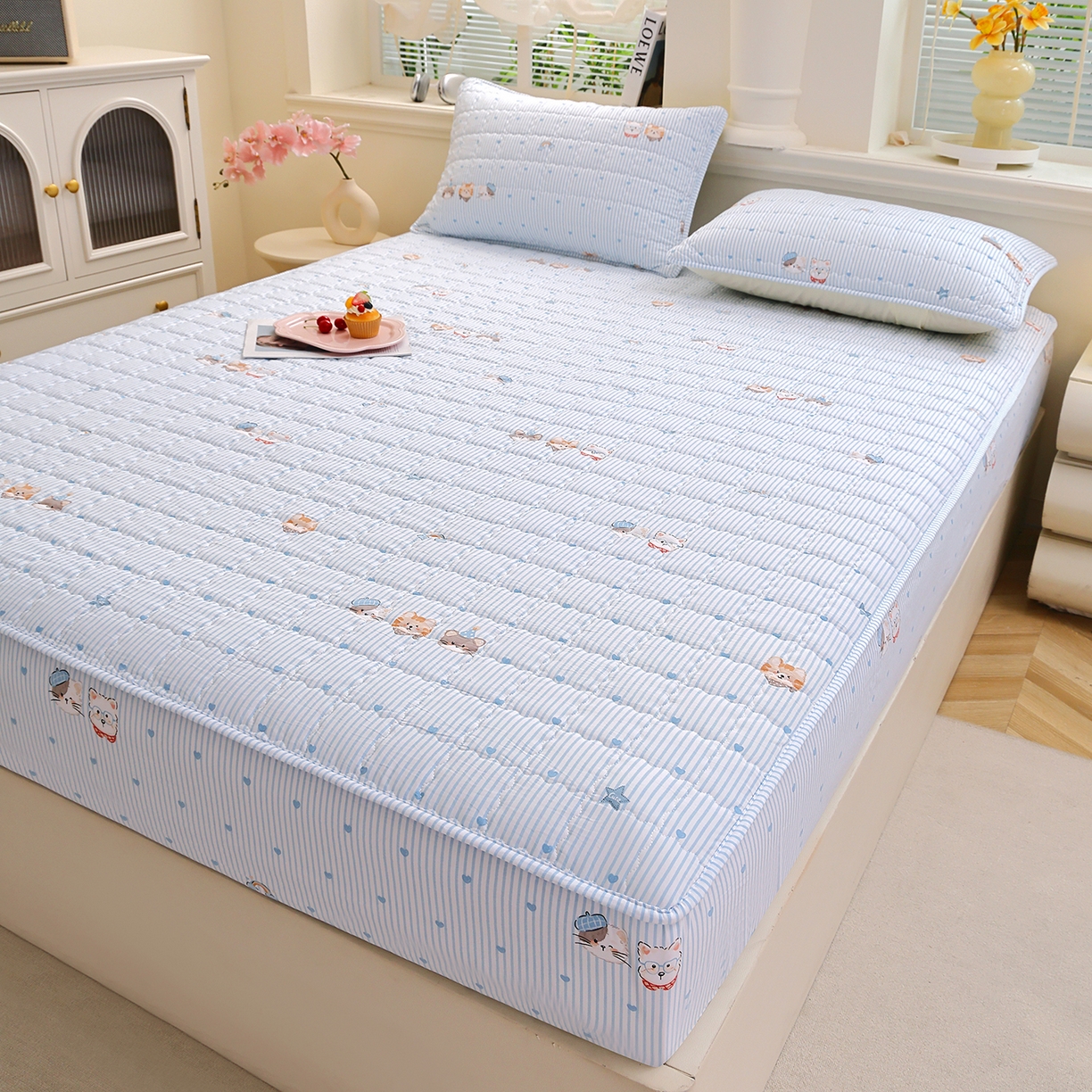 91家纺网 家纺一手货源 找家纺 彩亿家纺 2026新款A类古法水洗仿棉夹棉床笠三件套床垫保护套四季通用床罩-波浪格 波浪格-猫猫乐园