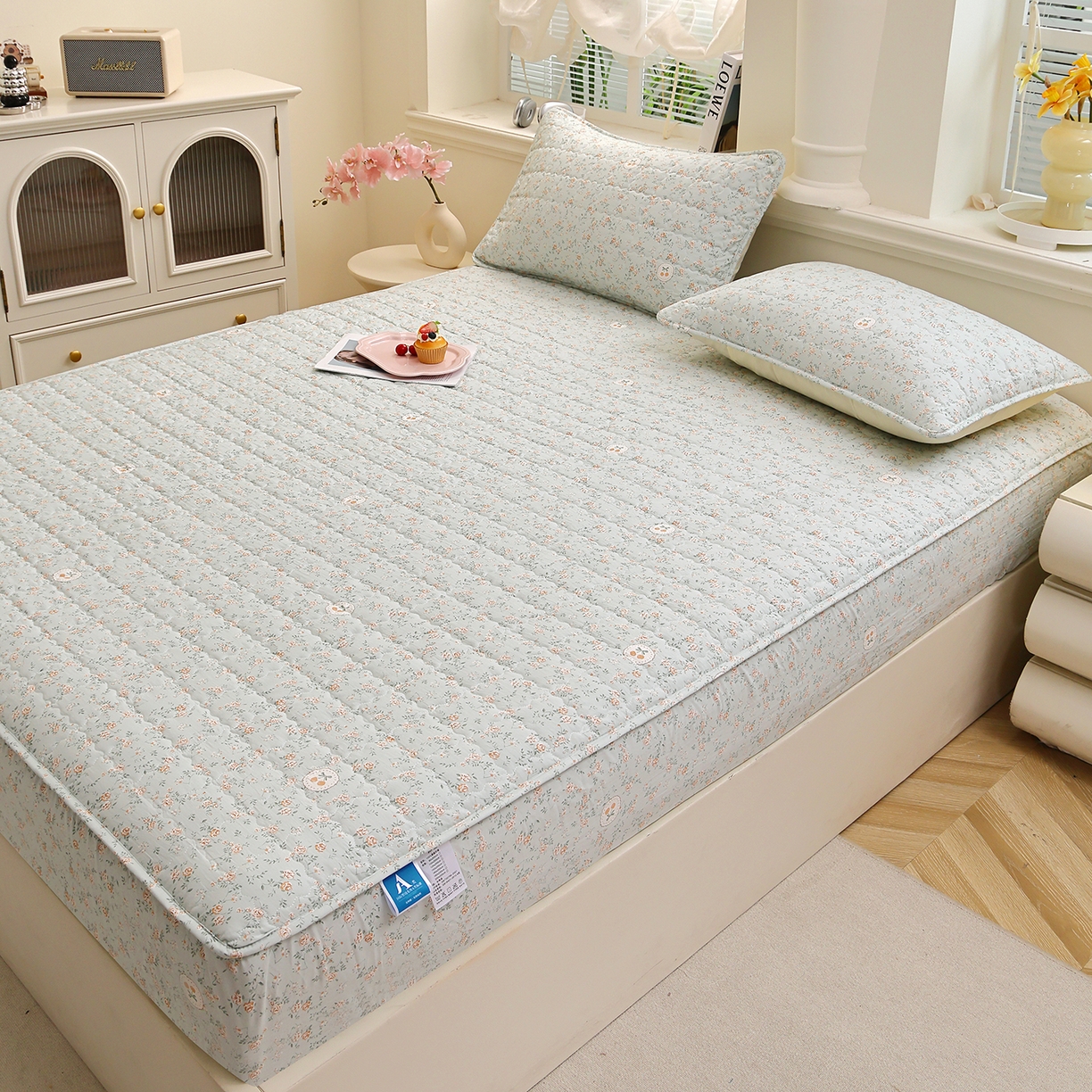 91家纺网 家纺一手货源 找家纺 彩亿家纺 2026新款A类古法水洗仿棉夹棉床笠三件套床垫保护套四季通用床罩-波浪格 波浪格-绿野