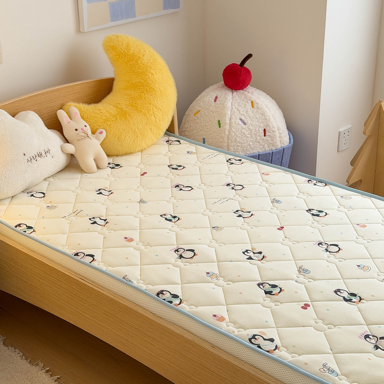 91家纺网 家纺一手货源 找家纺 嗨生活 2026新款儿童硅胶记忆海绵床垫 奇趣企鹅