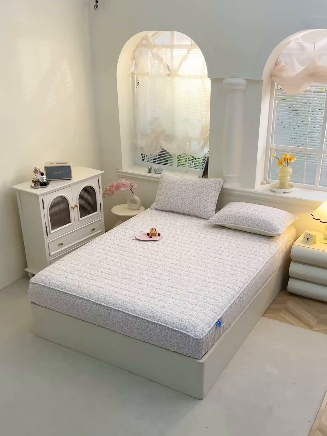 91家纺网 家纺一手货源 找家纺 彩亿家纺 2026新款A类古法水洗仿棉夹棉床笠三件套床垫保护套四季通用床罩-波浪格 波浪格-花梦棕