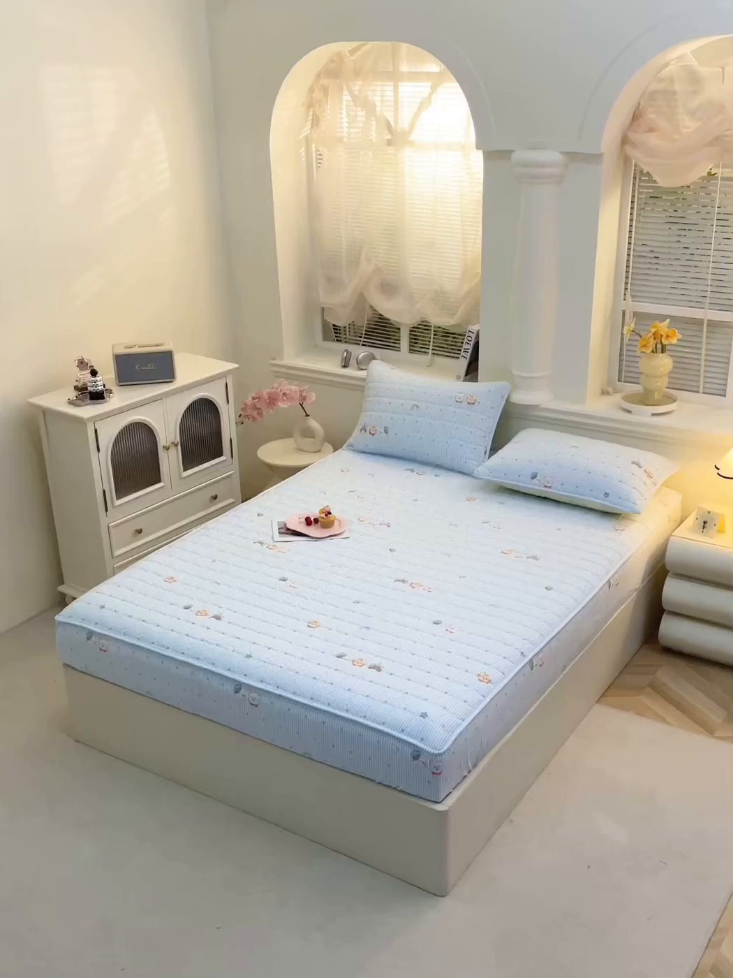 91家纺网 家纺一手货源 找家纺 彩亿家纺 2026新款A类古法水洗仿棉夹棉床笠三件套床垫保护套四季通用床罩-波浪格 波浪格-猫猫乐园