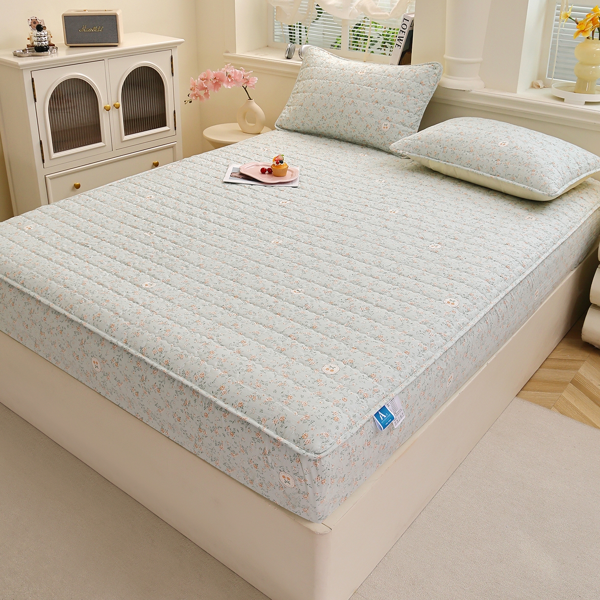 91家纺网 家纺一手货源 找家纺 彩亿家纺 2026新款A类古法水洗仿棉夹棉床笠三件套床垫保护套四季通用床罩-波浪格 波浪格-绿野