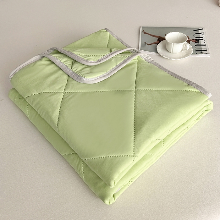 91家纺网 家纺一手货源 找家纺 薇玛仕 2026跨境电商外贸款 纯色亲肤磨毛超声波夏凉被空调被 青草绿