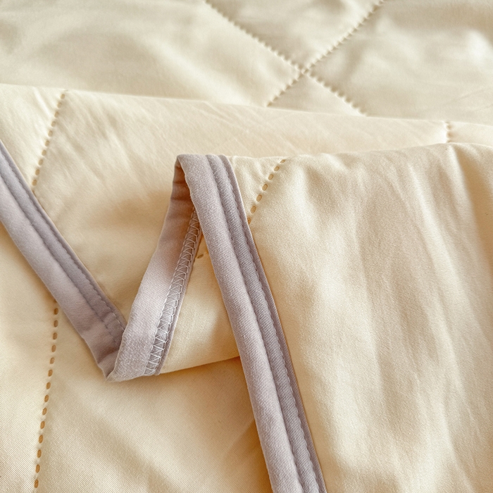 91家纺网 家纺一手货源 找家纺 薇玛仕 2026跨境电商外贸款 纯色亲肤磨毛超声波夏凉被空调被 暖心黄