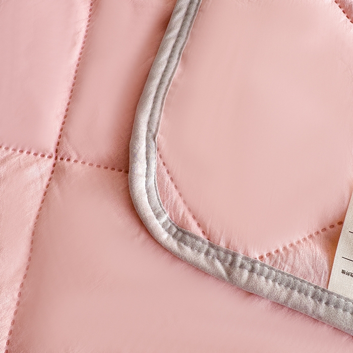 91家纺网 家纺一手货源 找家纺 薇玛仕 2026跨境电商外贸款 纯色亲肤磨毛超声波夏凉被空调被 草莓粉