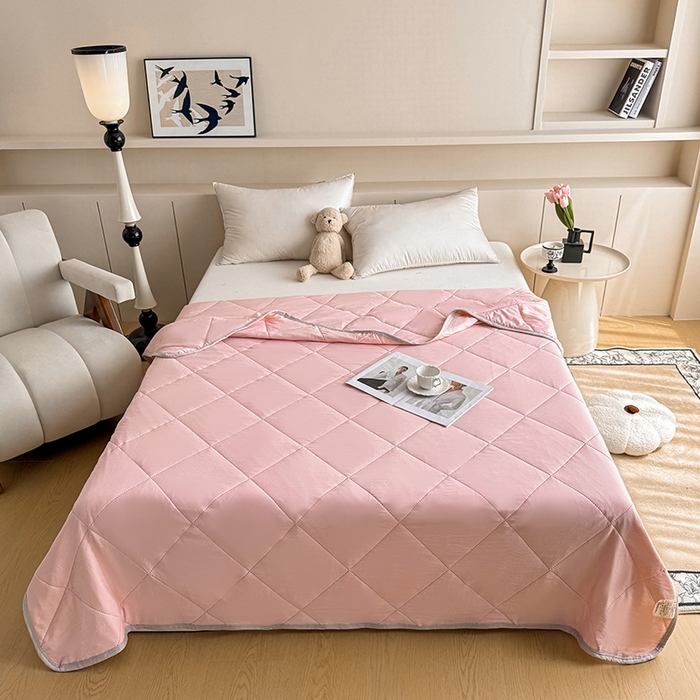 91家纺网 家纺一手货源 找家纺 薇玛仕 2026跨境电商外贸款 纯色亲肤磨毛超声波夏凉被空调被 草莓粉