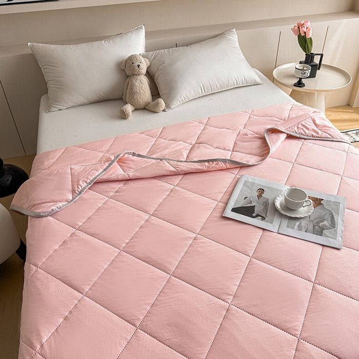 91家纺网 家纺一手货源 找家纺 薇玛仕 2026跨境电商外贸款 纯色亲肤磨毛超声波夏凉被空调被 草莓粉