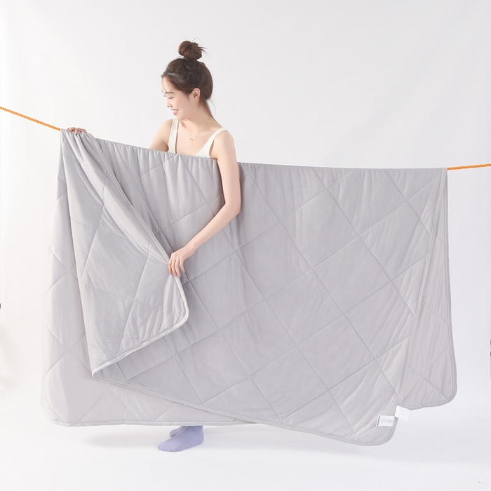 91家纺网 家纺一手货源 找家纺 薇玛仕 2026新款超声波带氨凉感丝纯色瓜瓜凉感夏被空调被 纯色浅灰