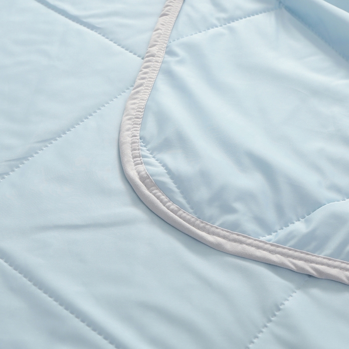 91家纺网 家纺一手货源 找家纺 薇玛仕 2026新款超声波带氨凉感丝纯色瓜瓜凉感夏被空调被 纯色天蓝