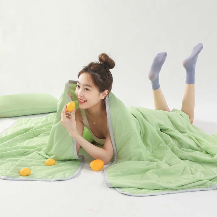91家纺网 家纺一手货源 找家纺 薇玛仕 2026新款超声波带氨凉感丝纯色瓜瓜凉感夏被空调被 纯色果绿