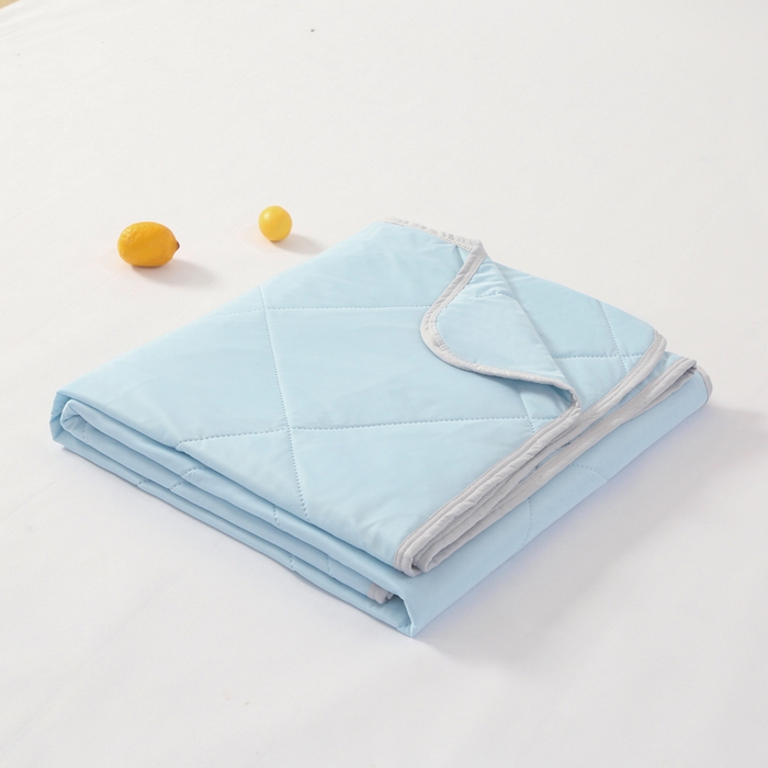 91家纺网 家纺一手货源 找家纺 薇玛仕 2026新款超声波带氨凉感丝纯色瓜瓜凉感夏被空调被 纯色天蓝