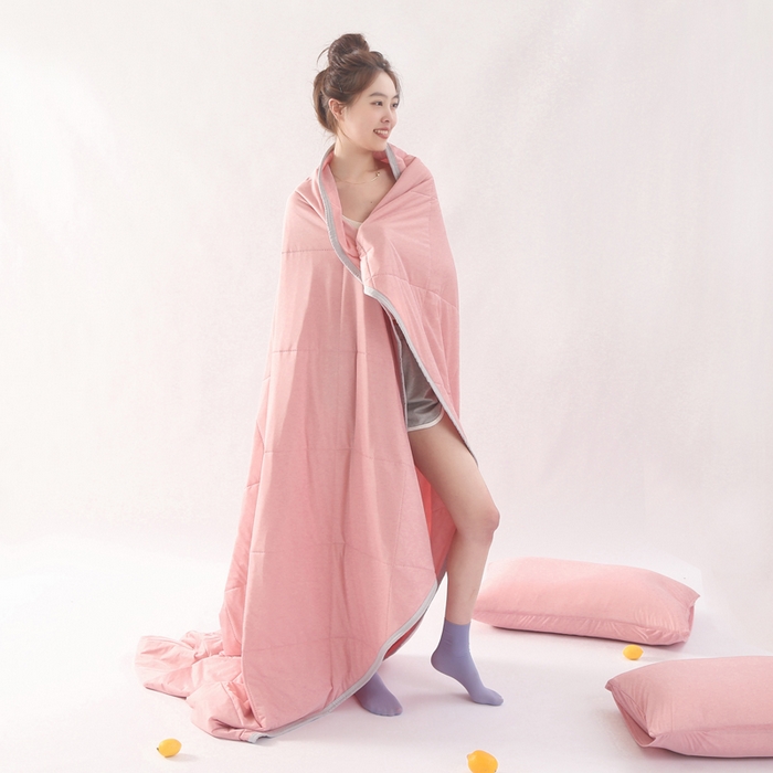 91家纺网 家纺一手货源 找家纺 薇玛仕 2026新款超声波带氨凉感丝纯色瓜瓜凉感夏被空调被 纯粉色