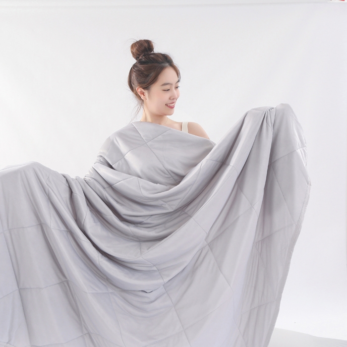 91家纺网 家纺一手货源 找家纺 薇玛仕 2026新款超声波带氨凉感丝纯色瓜瓜凉感夏被空调被 纯色浅灰