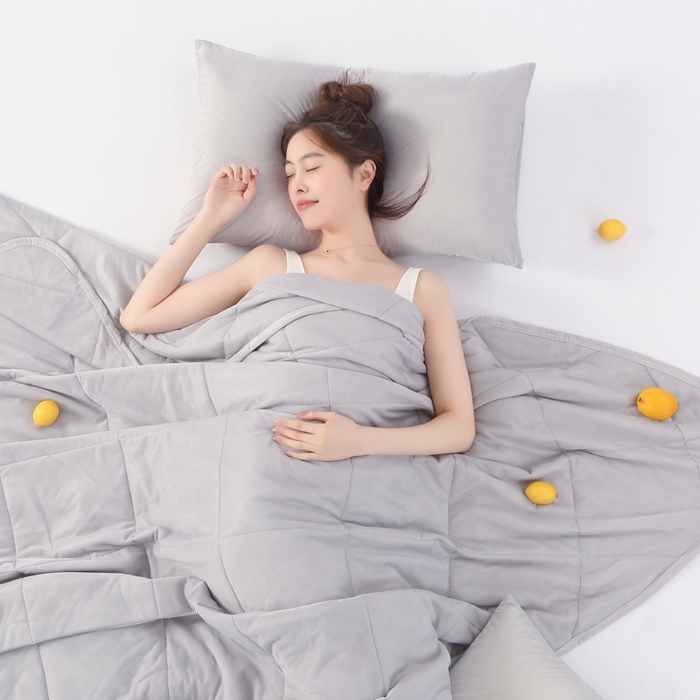 91家纺网 家纺一手货源 找家纺 薇玛仕 2026新款超声波带氨凉感丝纯色瓜瓜凉感夏被空调被 纯色浅灰