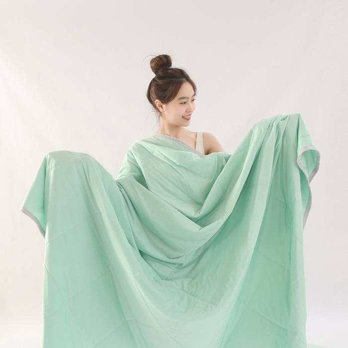 91家纺网 家纺一手货源 找家纺 薇玛仕 2026新款超声波带氨凉感丝纯色瓜瓜凉感夏被空调被 纯色湖蓝