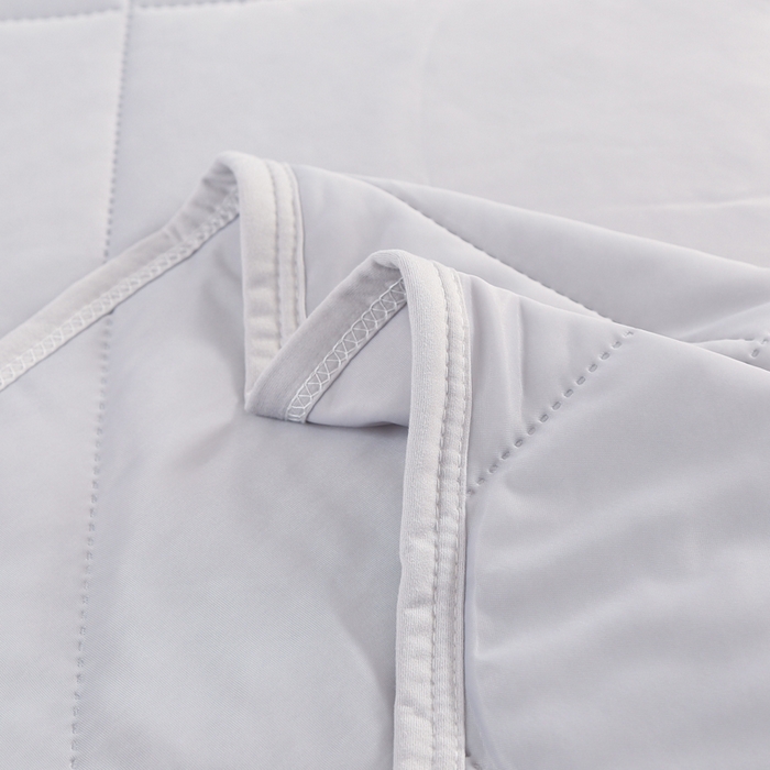 91家纺网 家纺一手货源 找家纺 薇玛仕 2026新款超声波带氨凉感丝纯色瓜瓜凉感夏被空调被 纯色浅灰