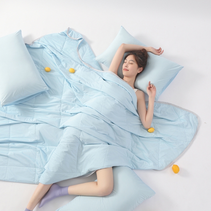 91家纺网 家纺一手货源 找家纺 薇玛仕 2026新款超声波带氨凉感丝纯色瓜瓜凉感夏被空调被 纯色天蓝